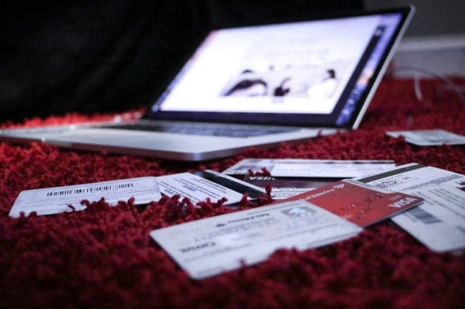 credit-cards-on-rug-1024x683